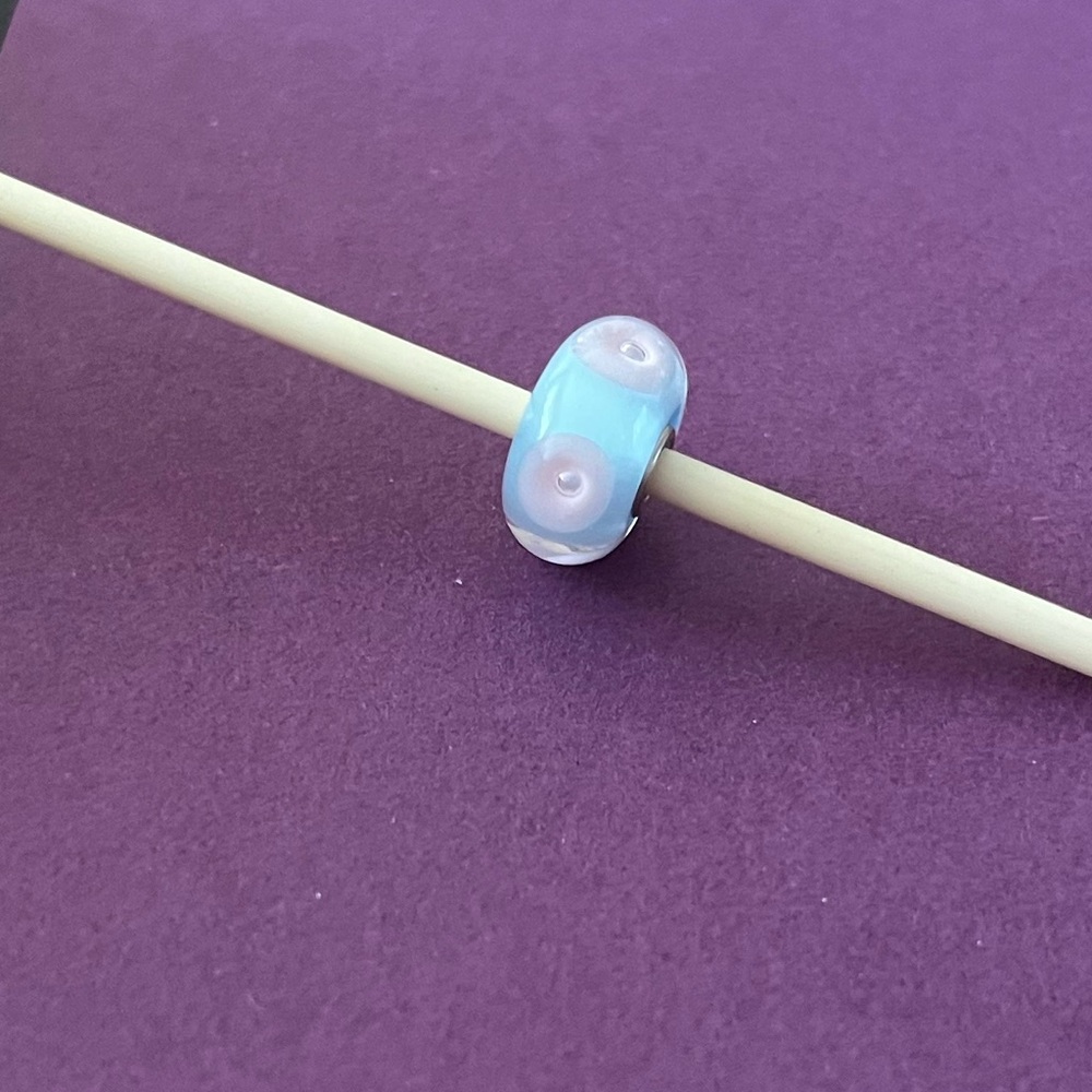 Trollbeads Light Blue Pastel bead. TGLBE-10024.